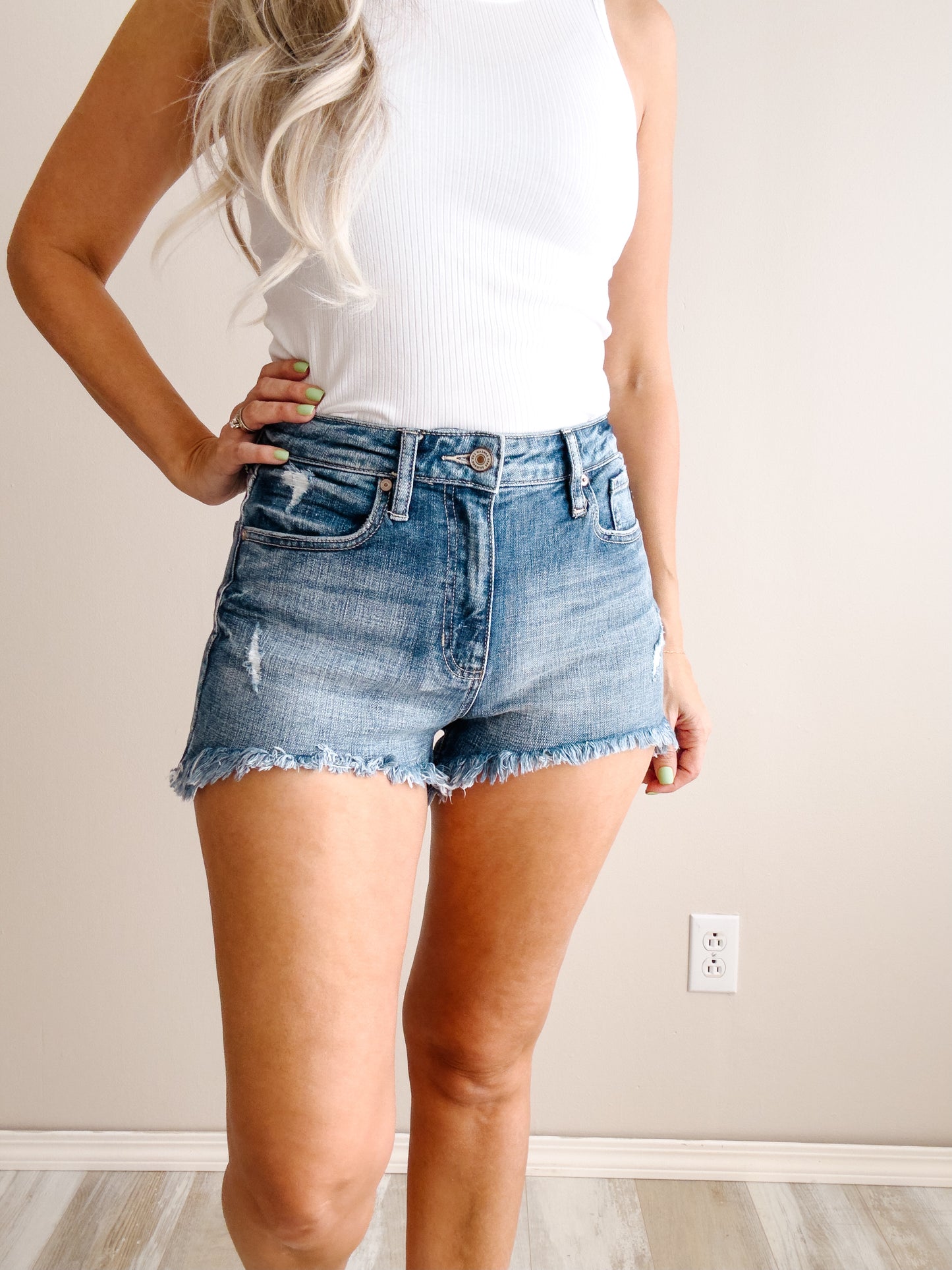 | HIGH RISE MOM SHORTS