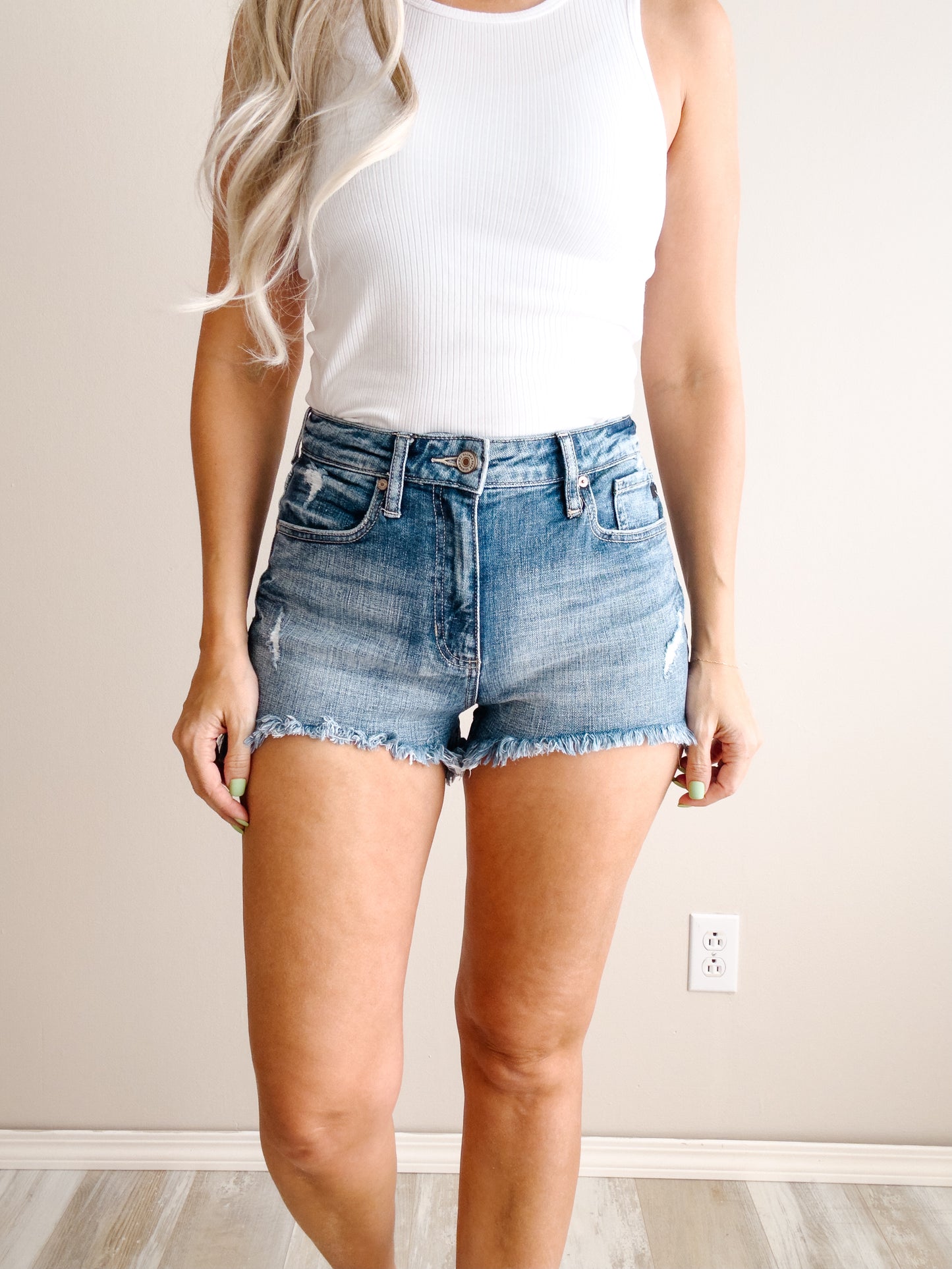 | HIGH RISE MOM SHORTS