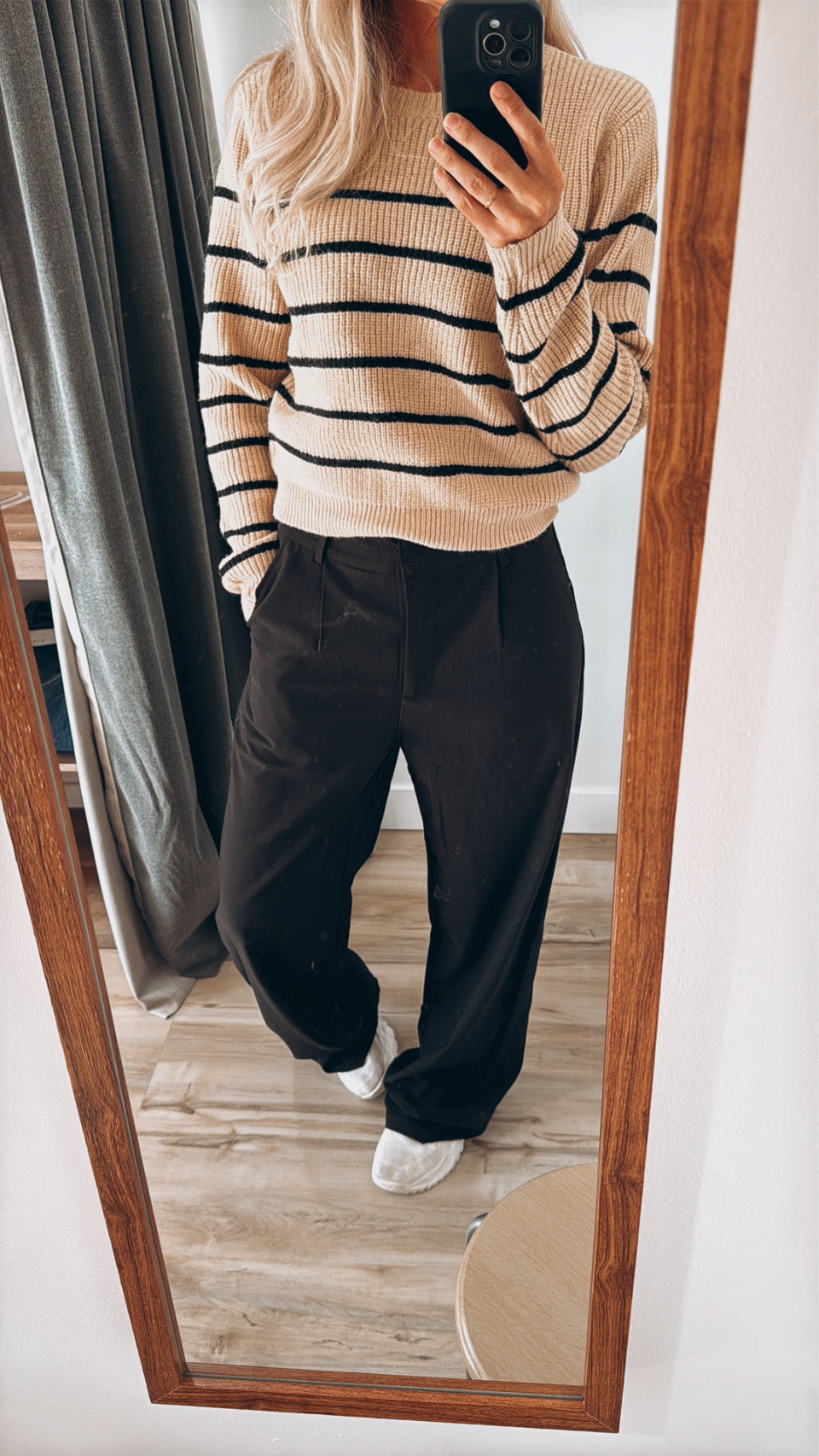 Classic Pleated Wide-leg Trouser Pants