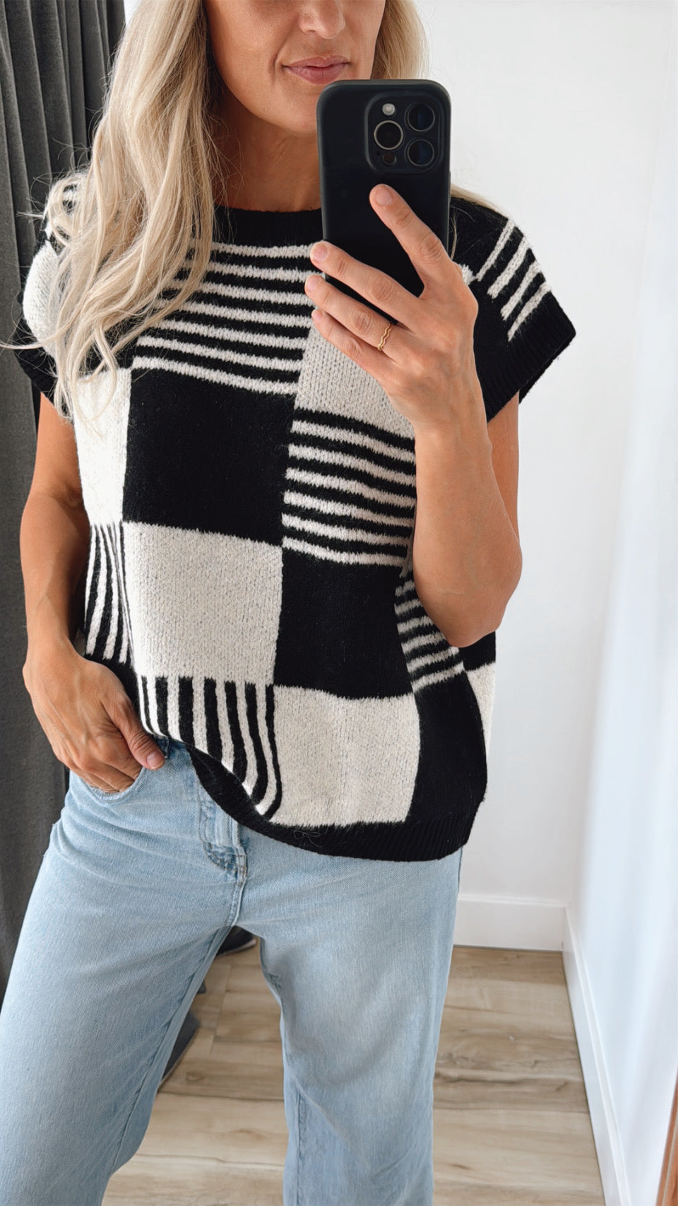 Checker Sleeveless Sweater