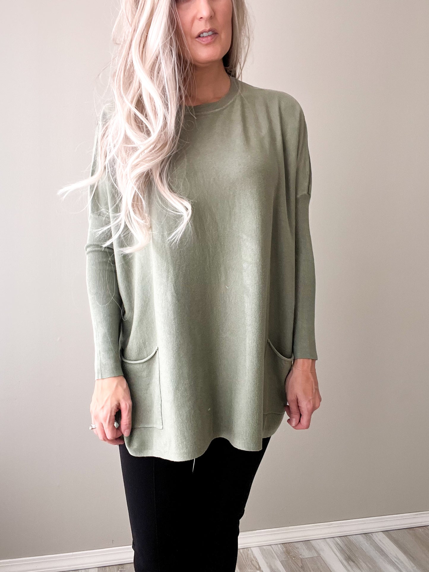 ^< Moss Pocket Sweater