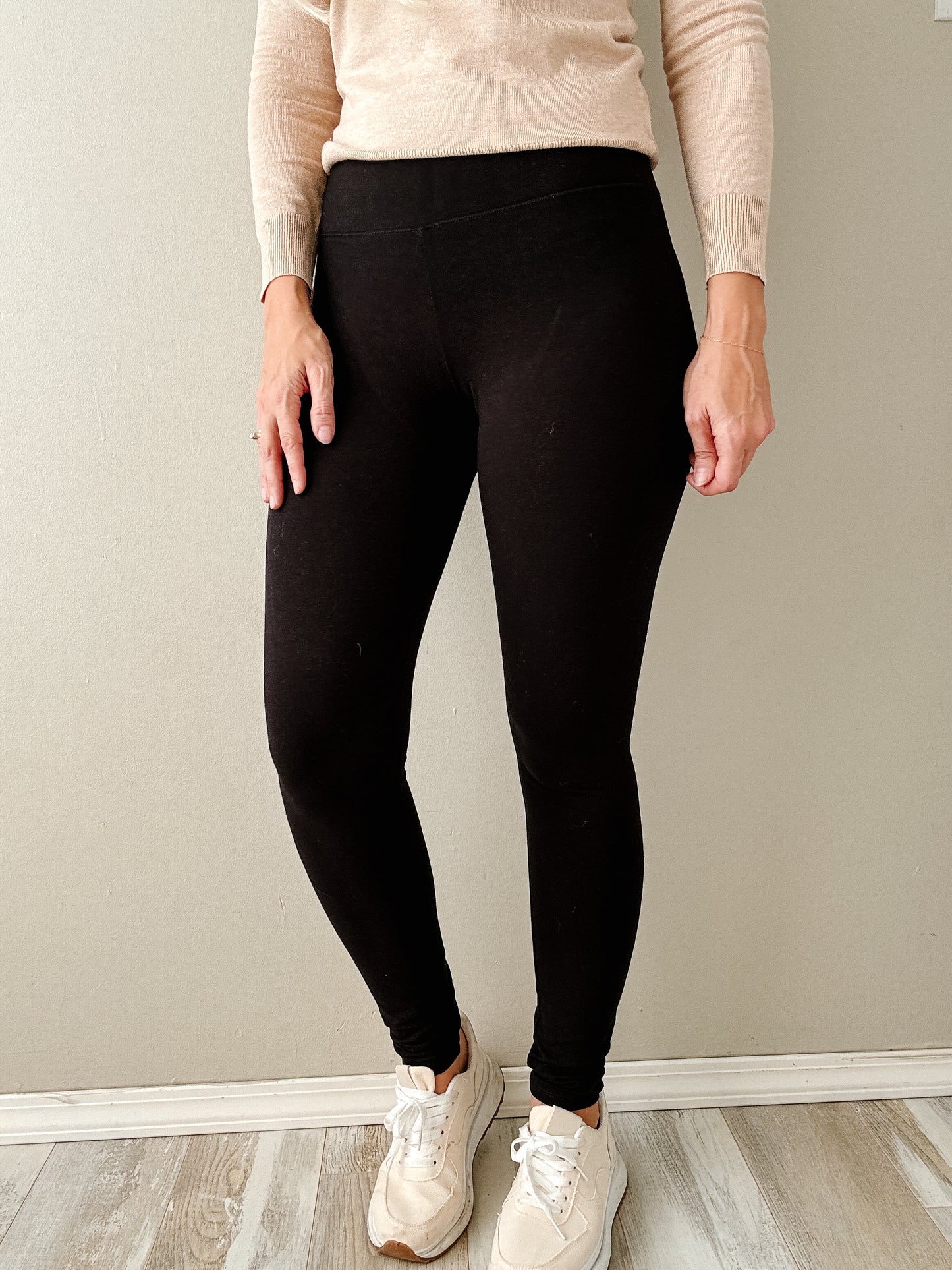 *< Black Super Stretchy Wide Waistband Leggings