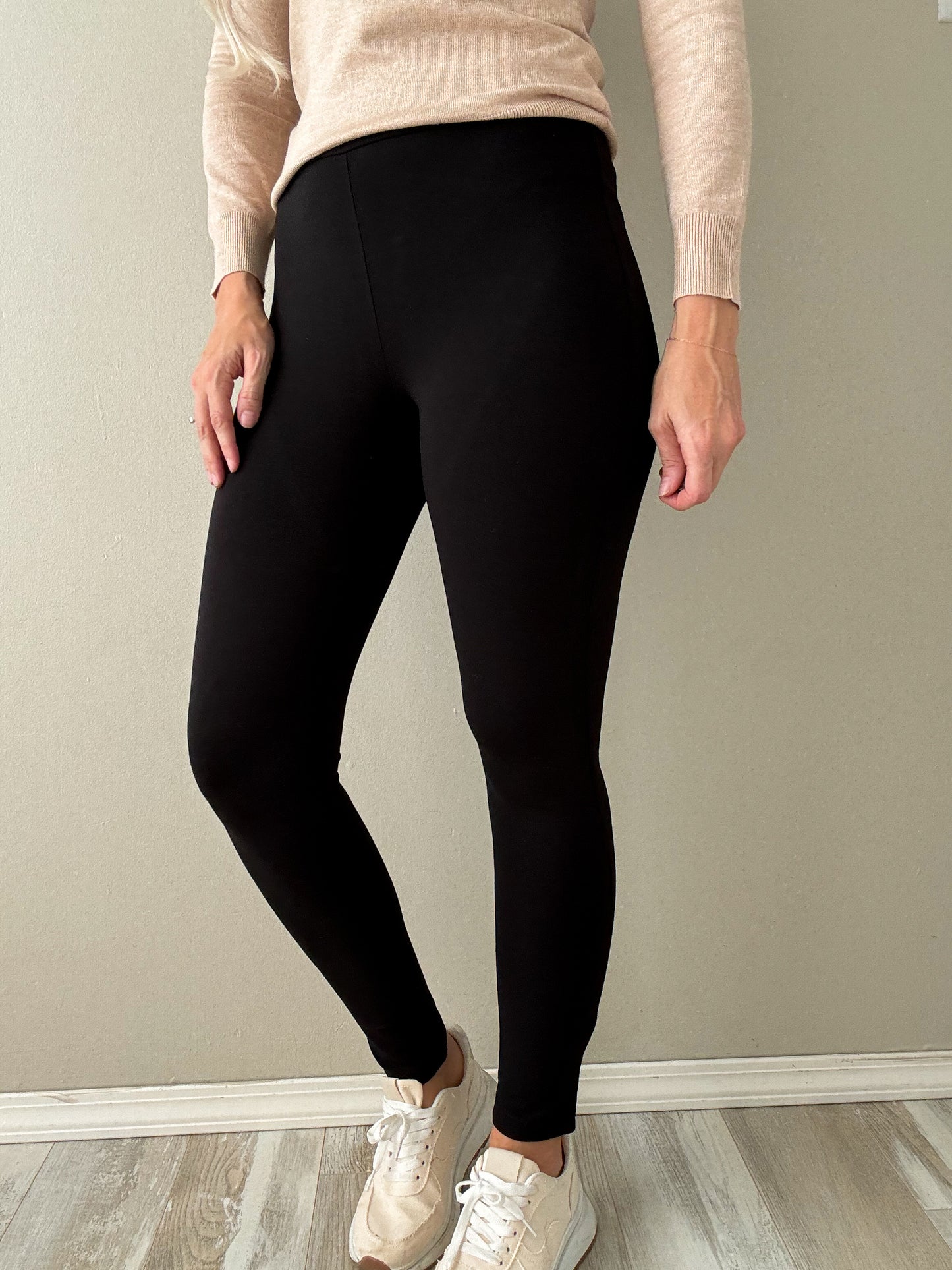 *< Black Super Stretchy High-waist Leggings