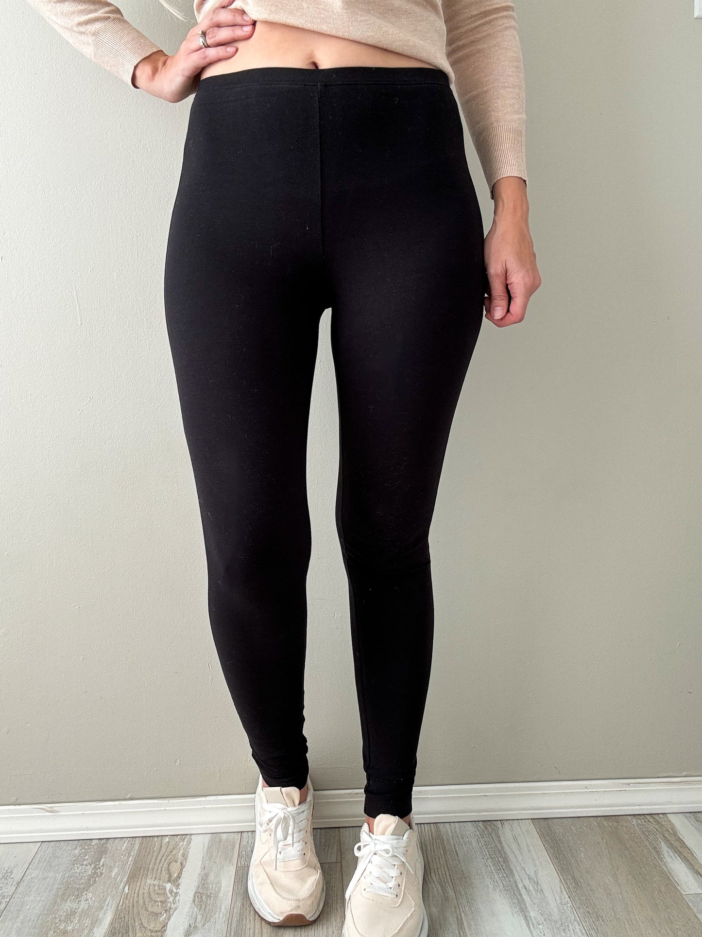 *< Black Super Stretchy Cotton Leggings