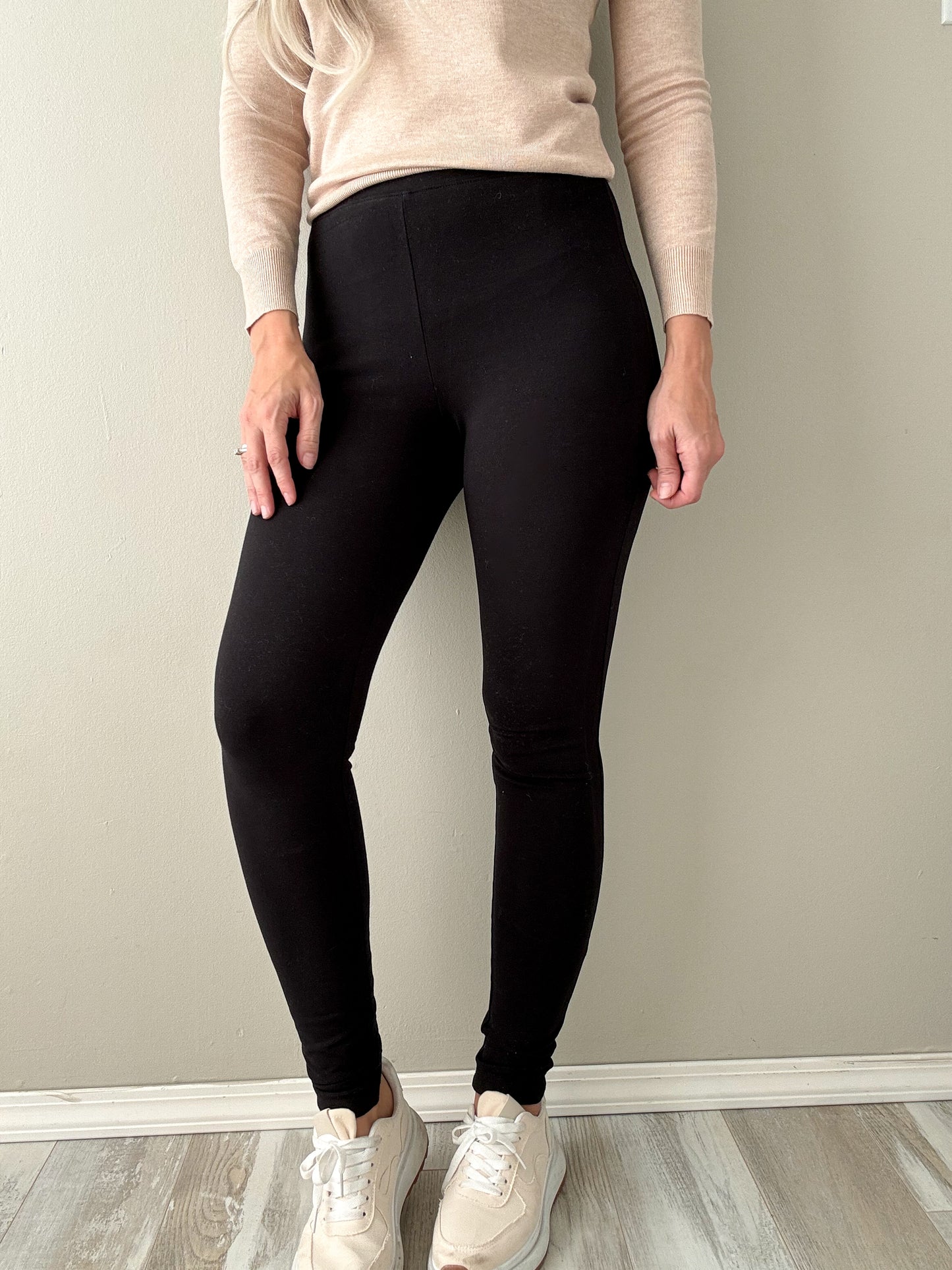 *< Black Super Stretchy Cotton Leggings