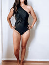 < Solid One Shoulder Ruched Black One-piece Swimsuit