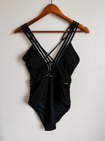 < Backless Front Cutout Black One-piece Swimsuit