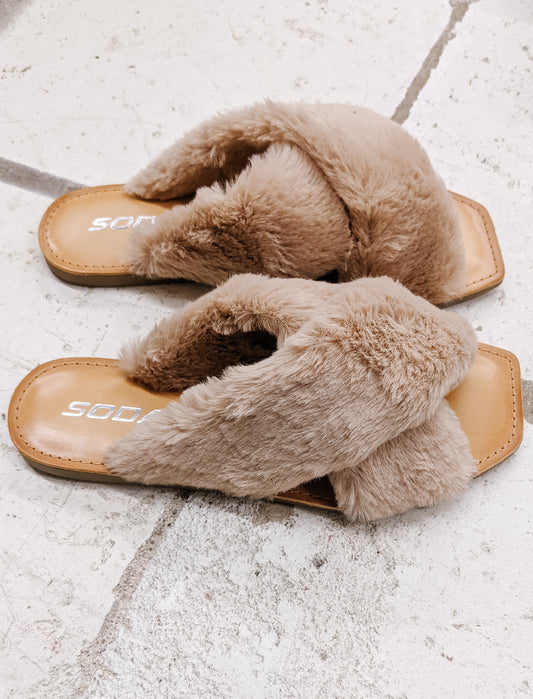 < */ + Jeremy Natural fur Sandal